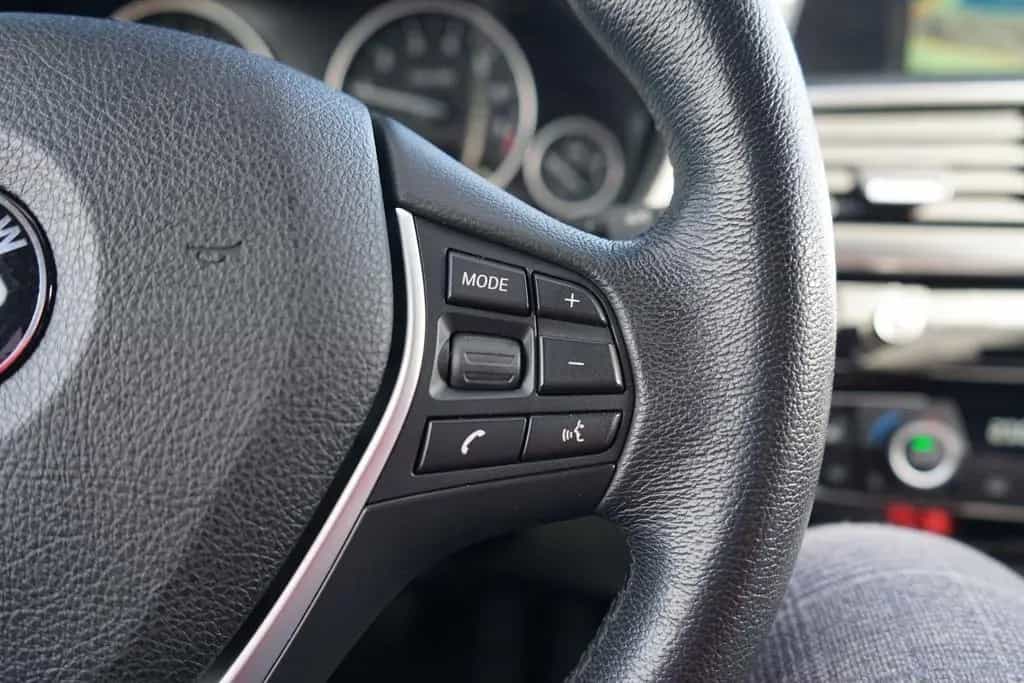 BMW 3 Series 318i Advantage LED Navi AHK Sitzheizung Tempomat 05/2017-photo-28