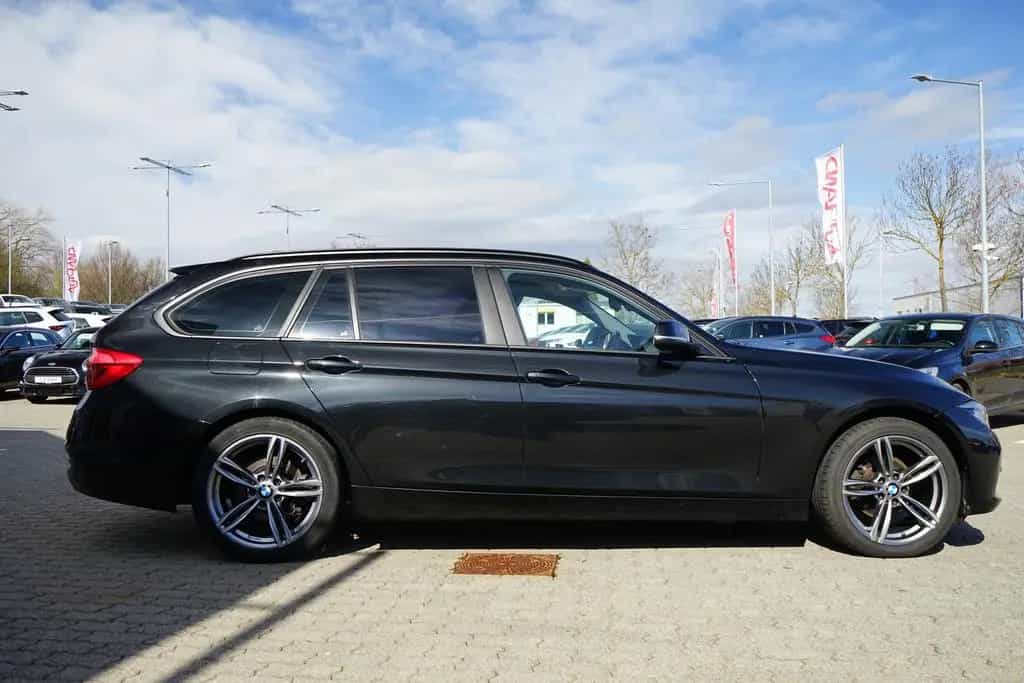 BMW 3 Series 318i Advantage LED Navi AHK Sitzheizung Tempomat 05/2017-photo-6
