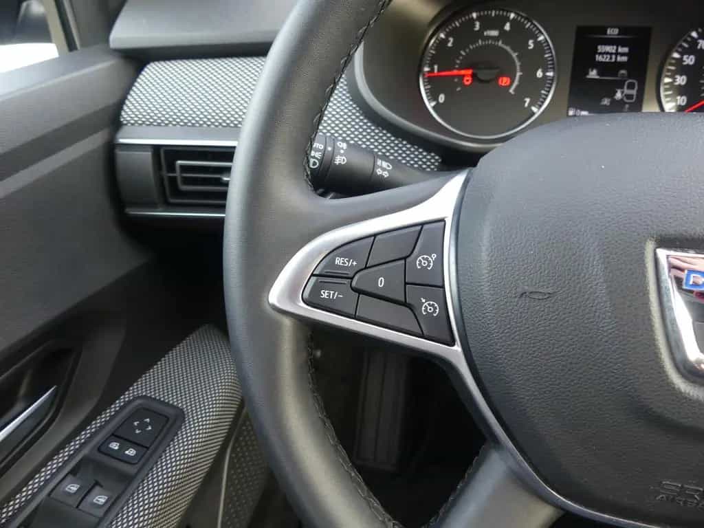 Dacia Jogger 1.0 TCE Comfort LED Navi 7-Sitzer AHK PDC 07/2022-photo-19