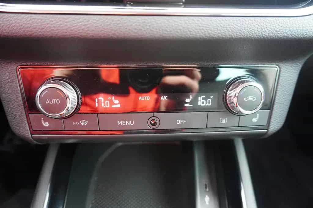 Skoda Kamiq 1.0 Clever LED SmartLink Sitzheizung 12/2021-photo-25