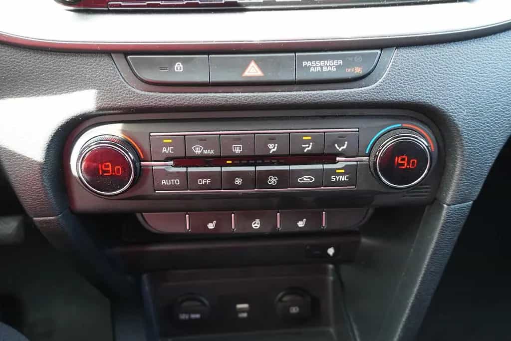 Kia Ceed SW 1.4 T-GDI Klimaaut. LED Navi Sitzheizung 05/2020-photo-15