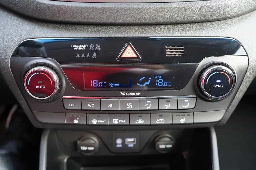 Hyundai TUCSON 1.6 blue Classic 2WD Kamera Tempomat Navi 09/2016-photo-15
