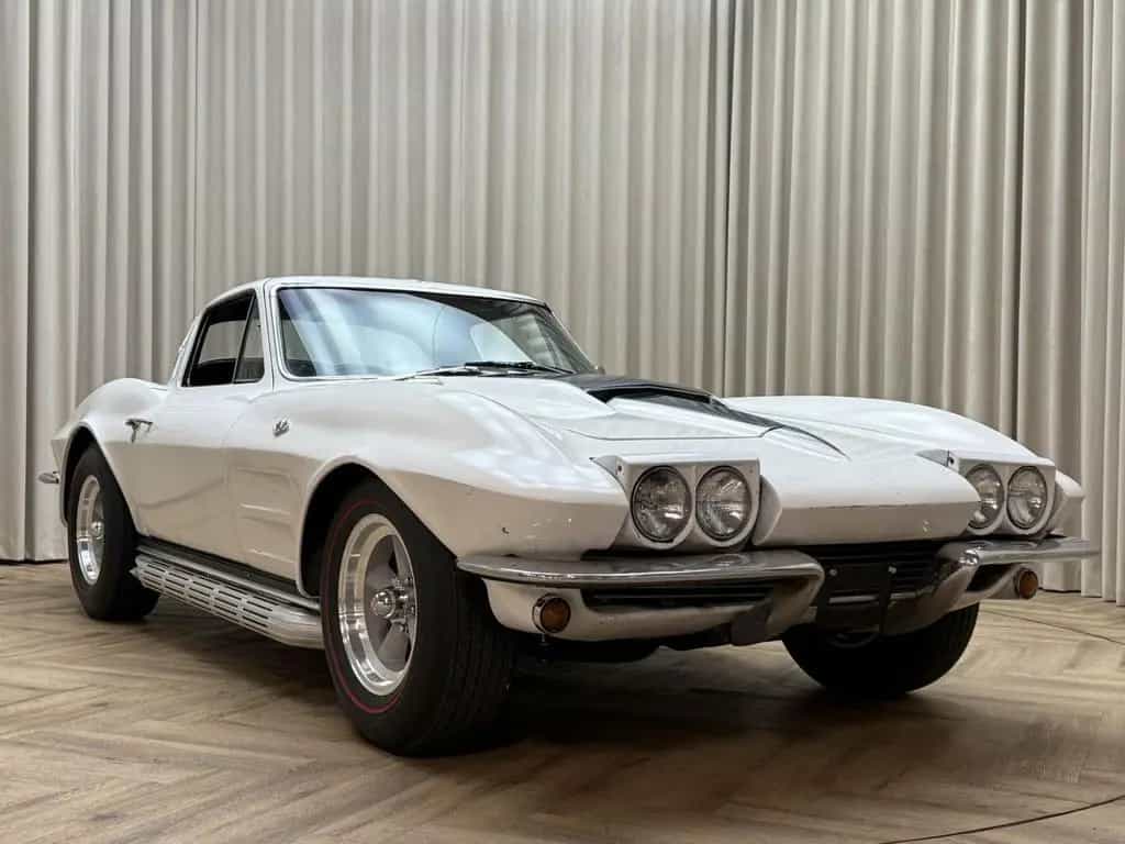 Corvette C2 Chevrolet EU REGISTERED / Coupé / 327 Cu V8 / 07/1964-photo-24