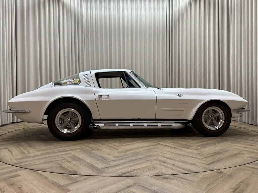 Corvette C2 Chevrolet EU REGISTERED / Coupé / 327 Cu V8 / 07/1964-photo-26