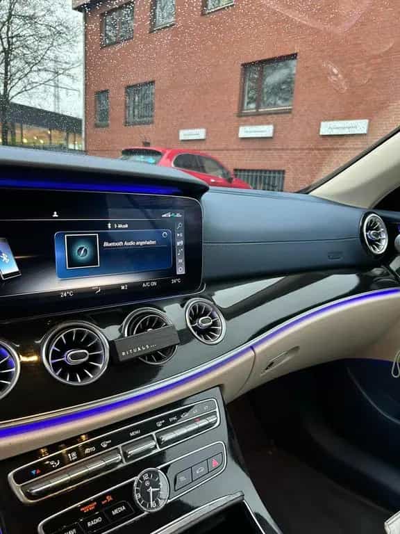 Mercedes-Benz E-Class 300 Autom. - 06/2020-photo-0