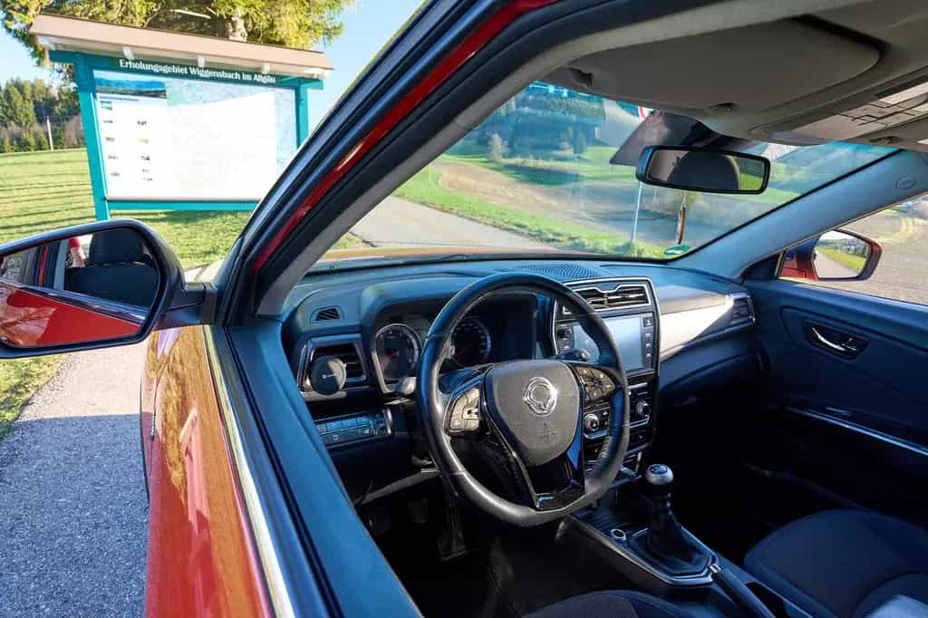 Ssangyong Tivoli 1.5 T-GDi 4WD Quartz Fizz mit Garantie 10/2021-photo-6