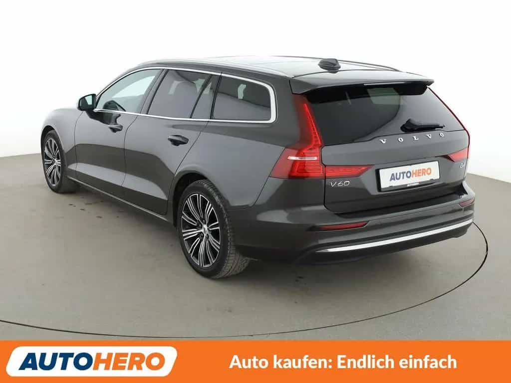 Volvo V60 2.0 B4 Plus Bright Aut.*NAV*LED*TEMP*360CAM* 09/2022-photo-3
