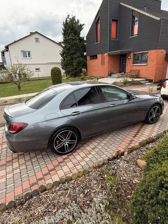 Mercedes-Benz E-Class Benz E200 in super Optik sehr gep... 09/2018-photo-1
