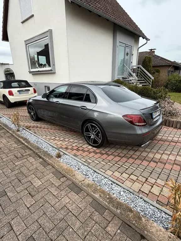 Mercedes-Benz E-Class Benz E200 in super Optik sehr gep... 09/2018-photo-2