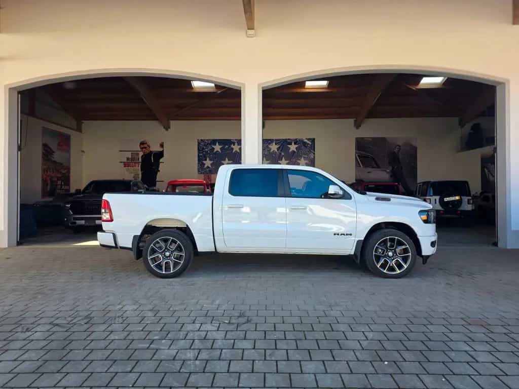 Dodge Ram 1500 4x4 22 Zoll Räder+TÜV neu+Carfax 07/2020-photo-3