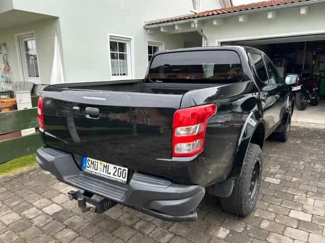 Mitsubishi L200 08/2017-photo-9