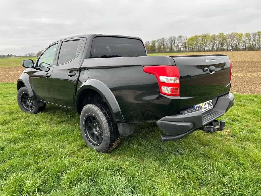Mitsubishi L200 08/2017-photo-11