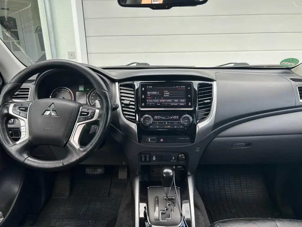 Mitsubishi L200 08/2017-photo-12