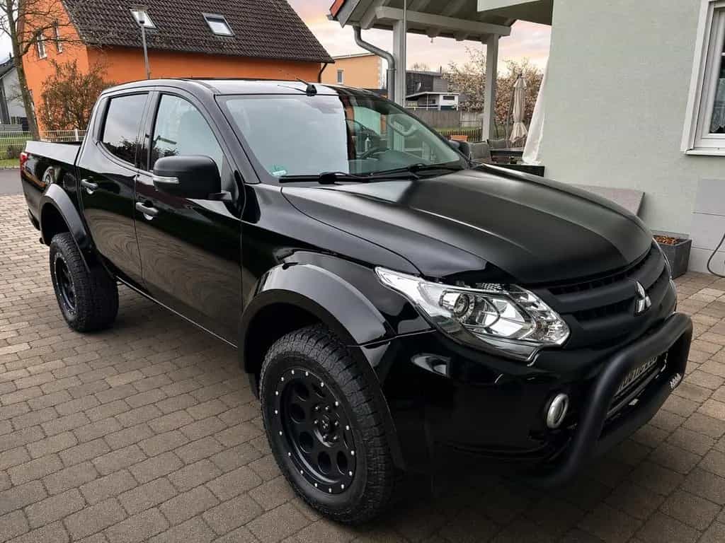 Mitsubishi L200 08/2017-photo-1