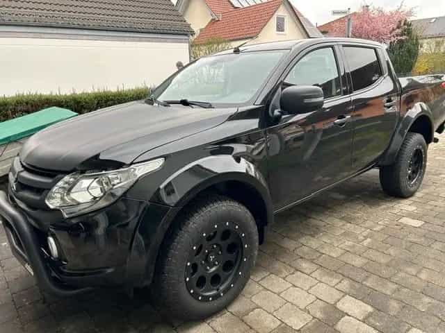 Mitsubishi L200 08/2017-photo-2