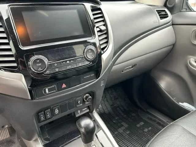 Mitsubishi L200 08/2017-photo-6