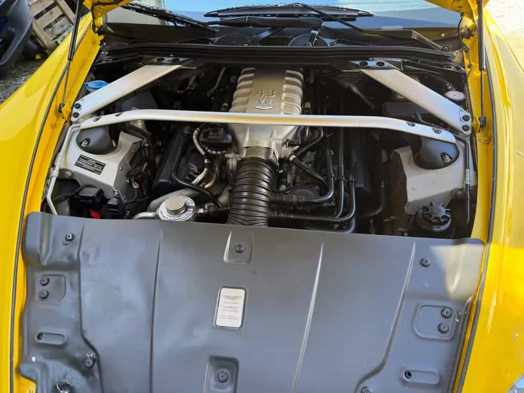 Aston Martin V8 Vantage cabrio Yellow racing 05/2008-photo-11