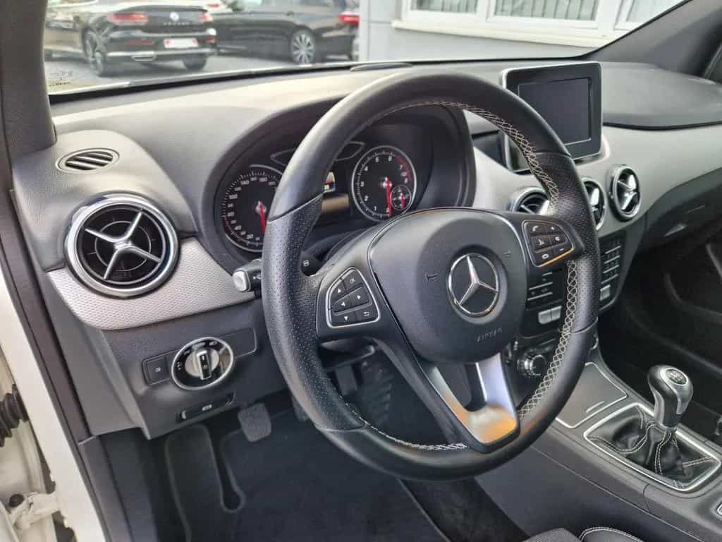 Mercedes-Benz B-Class 180 Urban*LED*PDC 01/2017-photo-14