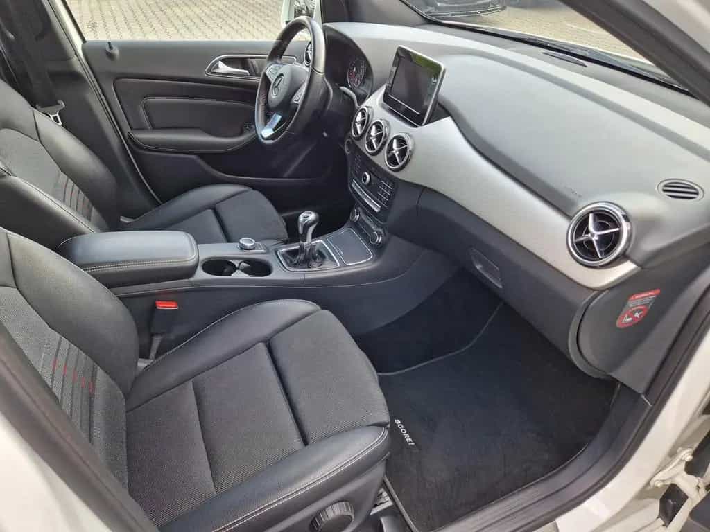 Mercedes-Benz B-Class 180 Urban*LED*PDC 01/2017-photo-17