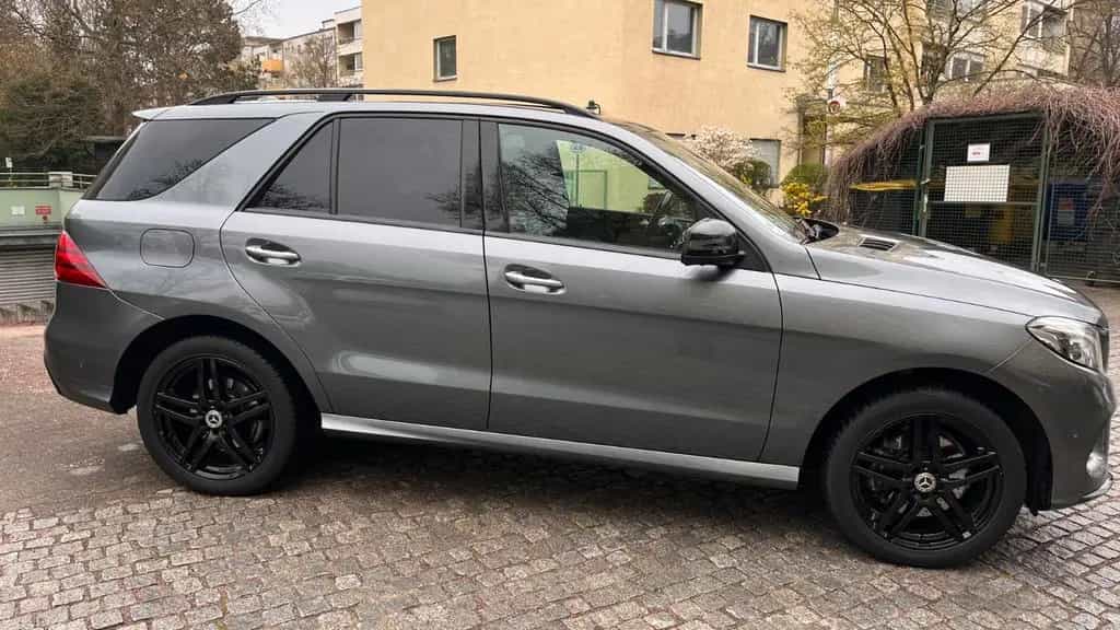 Mercedes-Benz GLE-Class 350 d 4MATIC - AMG Nightpaket 12/2018-photo-1