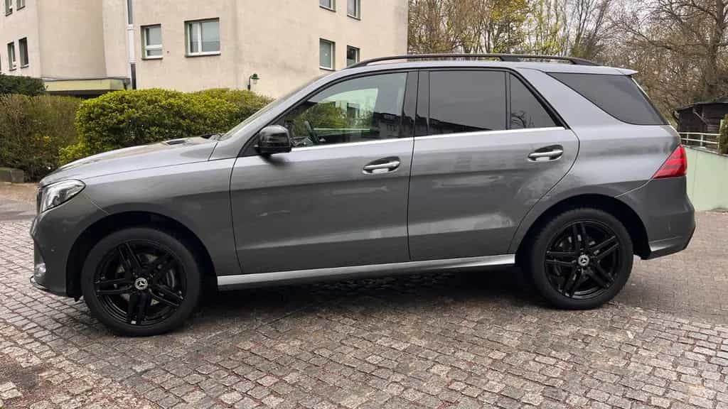 Mercedes-Benz GLE-Class 350 d 4MATIC - AMG Nightpaket 12/2018-photo-3