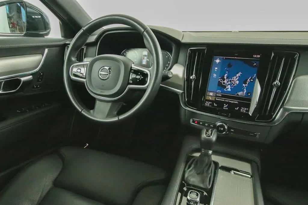 Volvo V90 Kombi Inscription ACC Leder 07/2020-photo-8