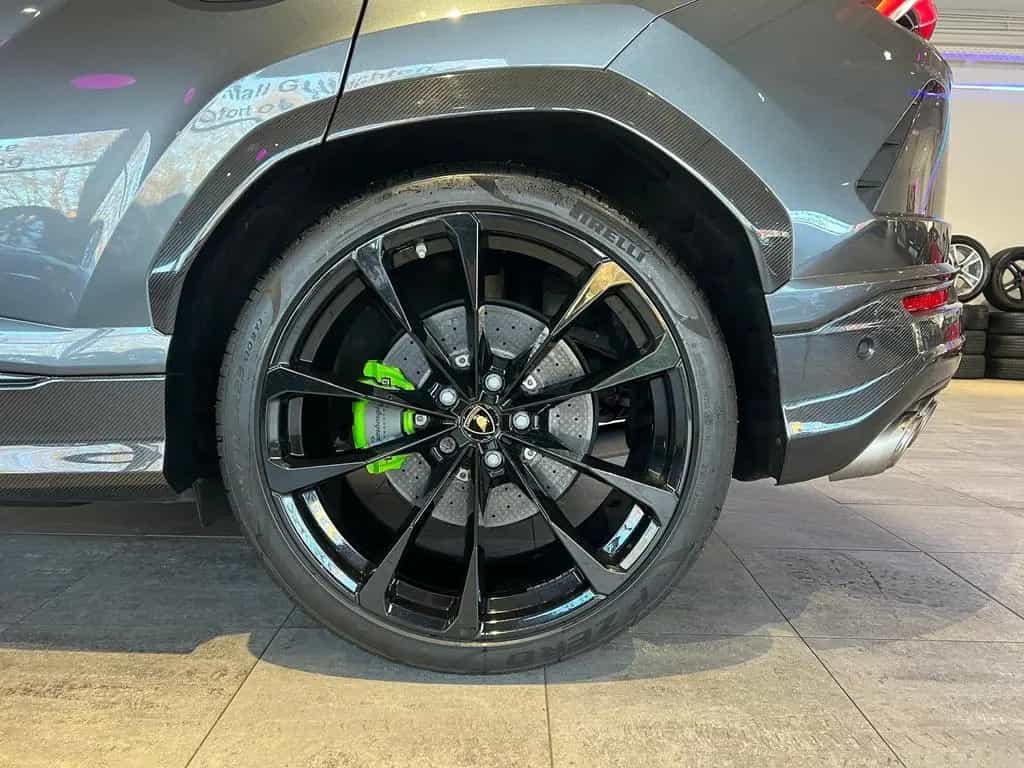 Lamborghini Urus *Großes Carbon Paket*Akrapovic* 01/2020-photo-12