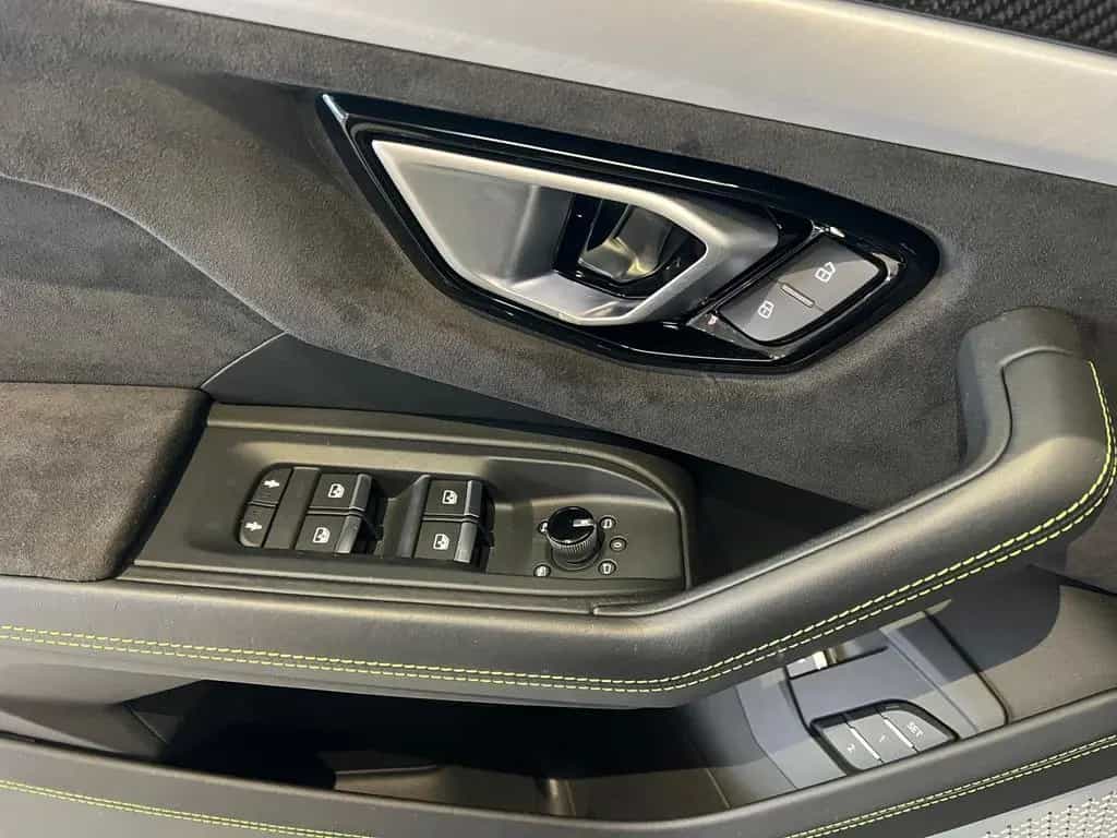 Lamborghini Urus *Großes Carbon Paket*Akrapovic* 01/2020-photo-17