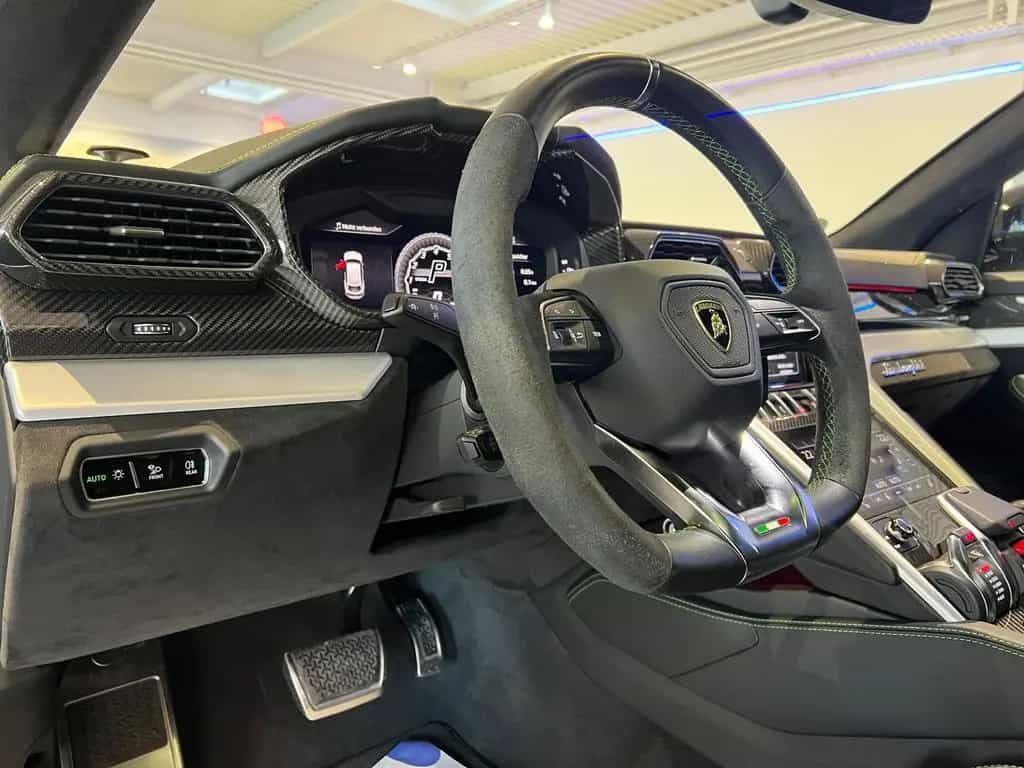 Lamborghini Urus *Großes Carbon Paket*Akrapovic* 01/2020-photo-18