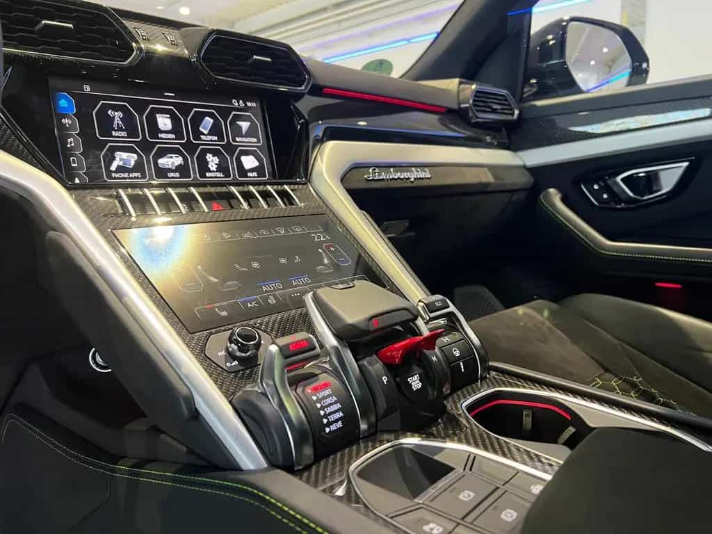 Lamborghini Urus *Großes Carbon Paket*Akrapovic* 01/2020-photo-21