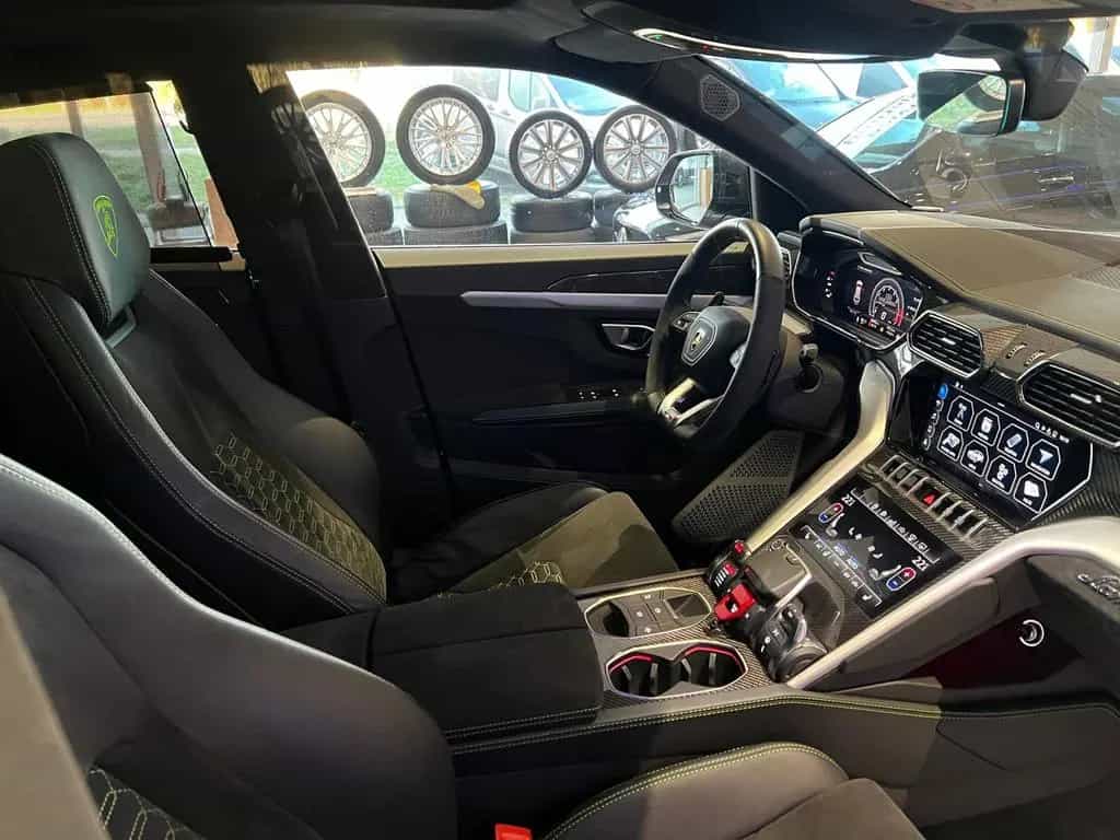 Lamborghini Urus *Großes Carbon Paket*Akrapovic* 01/2020-photo-28