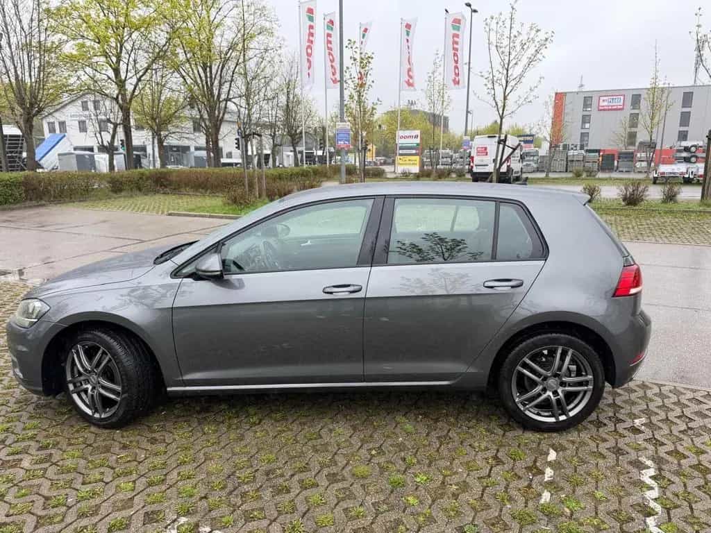 Volkswagen Golf VII Baujahr 2019 zu verkaufen 02/2019-photo-3