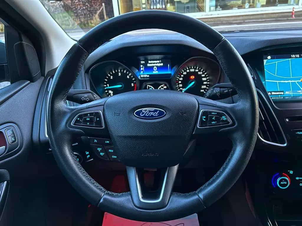 Ford Focus Lim. Titanium 1,5 Ltr. Navi Klima Pdc Eur6 01/2017-photo-10