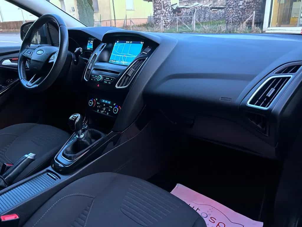 Ford Focus Lim. Titanium 1,5 Ltr. Navi Klima Pdc Eur6 01/2017-photo-18