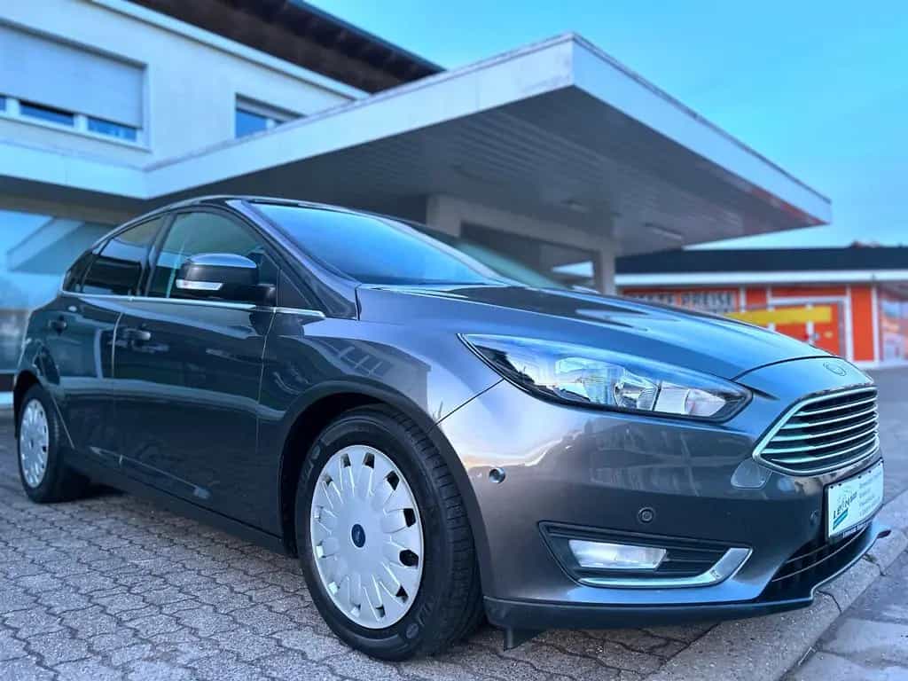 Ford Focus Lim. Titanium 1,5 Ltr. Navi Klima Pdc Eur6 01/2017-photo-2