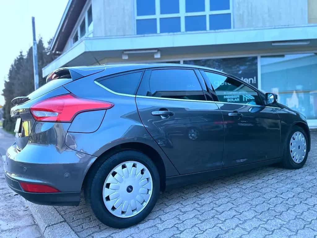 Ford Focus Lim. Titanium 1,5 Ltr. Navi Klima Pdc Eur6 01/2017-photo-7