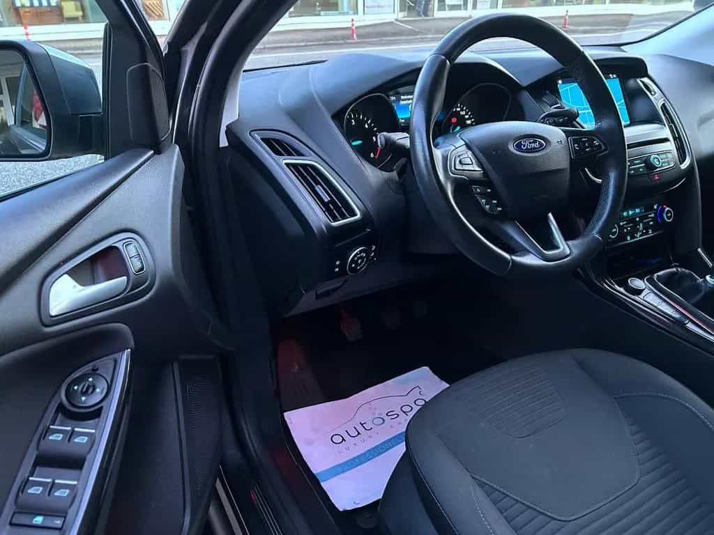 Ford Focus Lim. Titanium 1,5 Ltr. Navi Klima Pdc Eur6 01/2017-photo-8