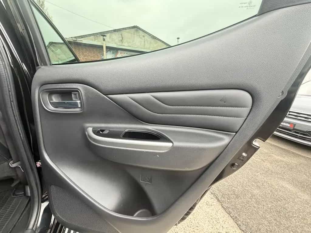 Mitsubishi L200 Top Doppelkabine 4WD Hardtop/Leder/1 Hand 05/2020-photo-16