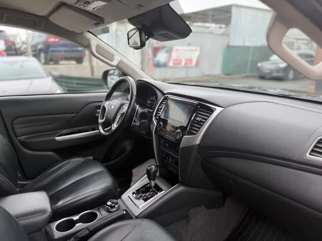 Mitsubishi L200 Top Doppelkabine 4WD Hardtop/Leder/1 Hand 05/2020-photo-18