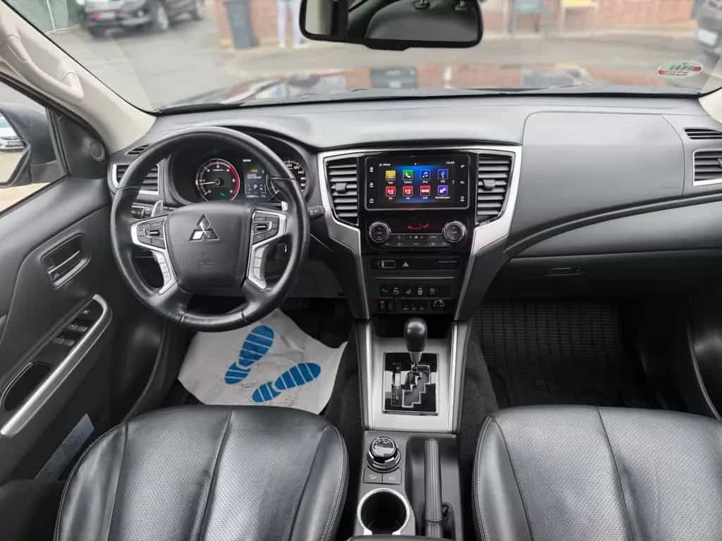 Mitsubishi L200 Top Doppelkabine 4WD Hardtop/Leder/1 Hand 05/2020-photo-2