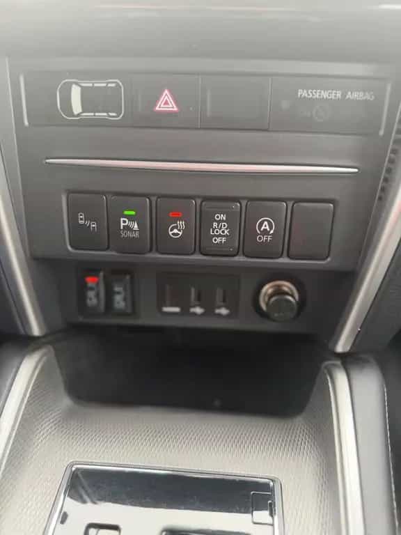 Mitsubishi L200 Top Doppelkabine 4WD Hardtop/Leder/1 Hand 05/2020-photo-33
