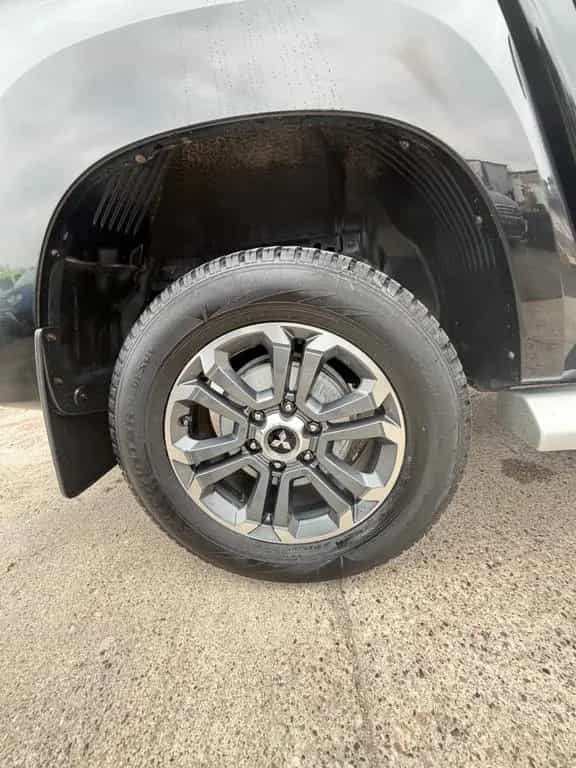 Mitsubishi L200 Top Doppelkabine 4WD Hardtop/Leder/1 Hand 05/2020-photo-9