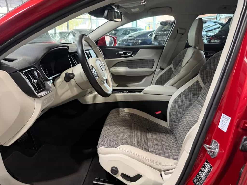 Volvo V60 Kombi T5 Momentum CarPlay|LED|StHZ|Keyless 05/2019-photo-11