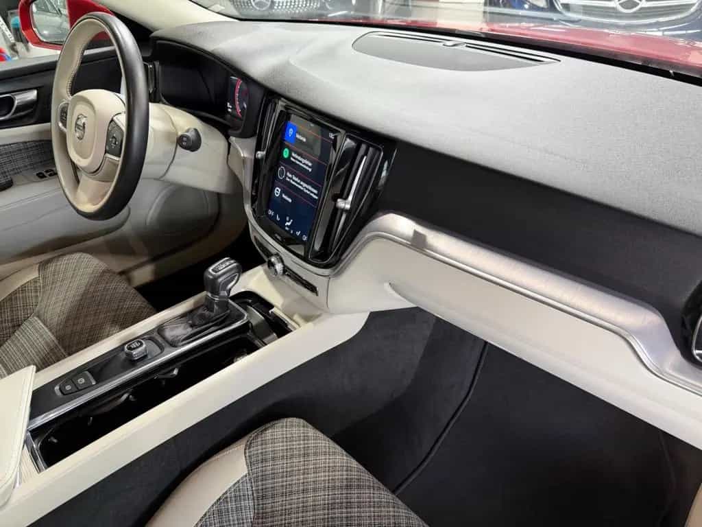 Volvo V60 Kombi T5 Momentum CarPlay|LED|StHZ|Keyless 05/2019-photo-15