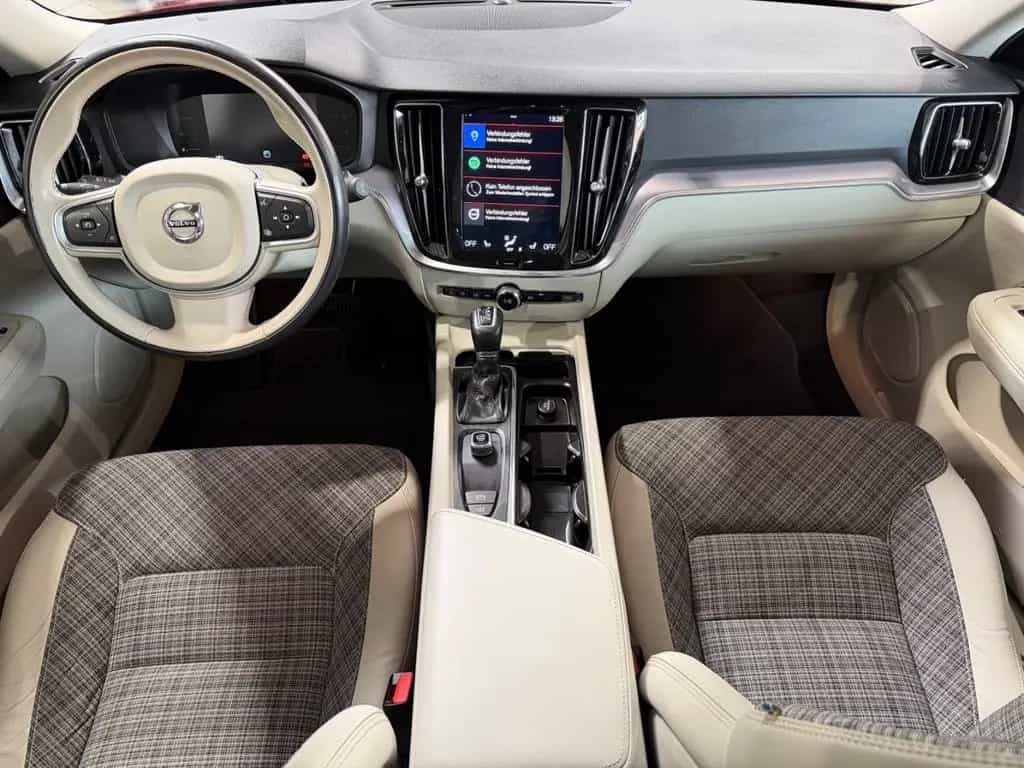 Volvo V60 Kombi T5 Momentum CarPlay|LED|StHZ|Keyless 05/2019-photo-16