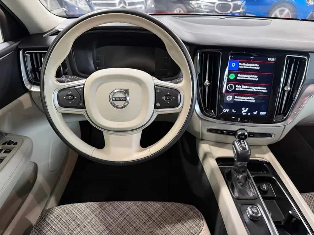 Volvo V60 Kombi T5 Momentum CarPlay|LED|StHZ|Keyless 05/2019-photo-17