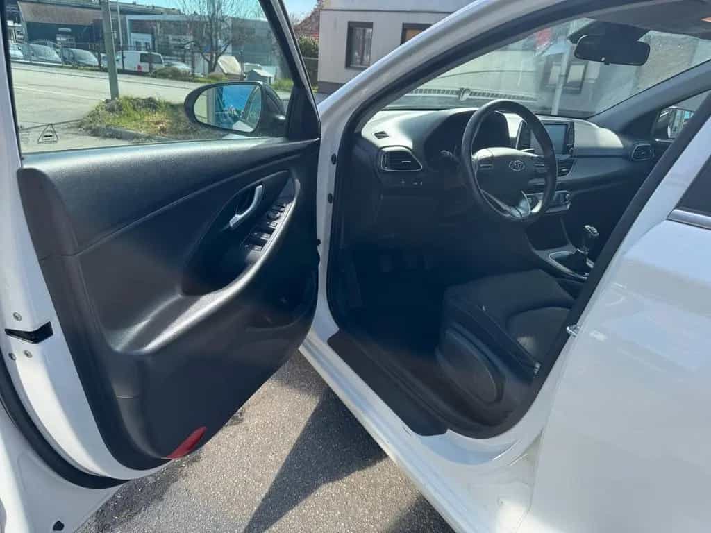 Hyundai i30 Intro 09/2017-photo-8