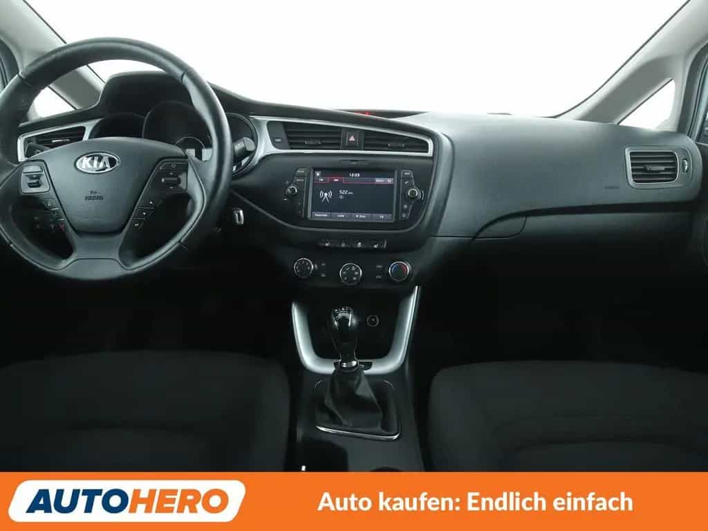 Kia cee'd / Ceed cee'd 1.6 GDI Spirit *NAVI*CAM*SHZ*KLIMA* 04/2018-photo-11