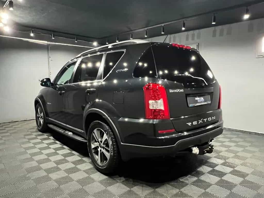 Ssangyong REXTON 2.2 TD Executive 4X4 |7 SITZER|LEDER|LED| 01/2018-photo-2