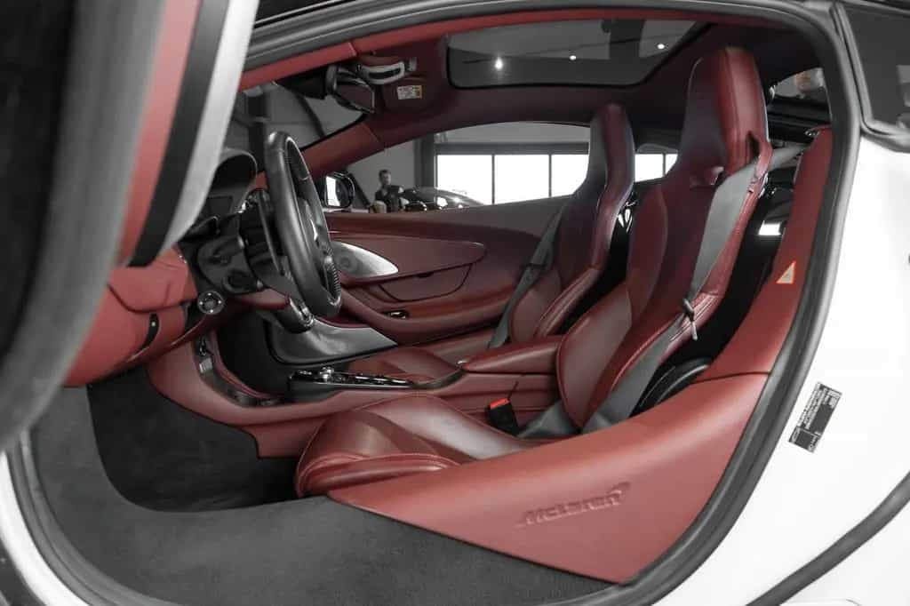 McLaren GT Premium*Carbon*B&W*Pano*Camera*Black pack* 02/2024-photo-7